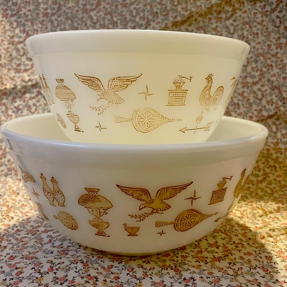 Vintage Pyrex Early American Pattern Mixing Bowls - 2.5 qt & 1.5 qt